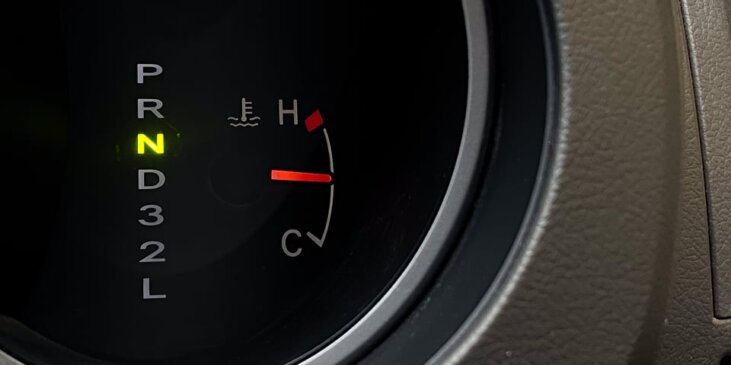 Car dashboard showing the car is in neutral.